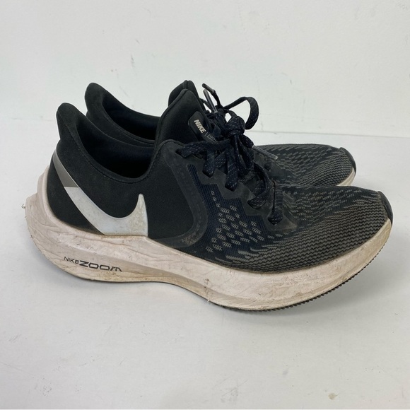 Nike Zoom Winflow Black & White athletic running shoes - Picture 1 of 8